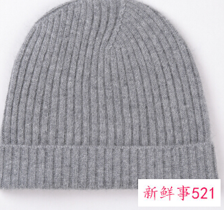 红色衣服怎么搭配帽子