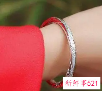 50岁女人戴什么手镯好看