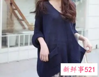 短裙配外套的图片