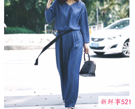 男女通杀的连体裤穿出时尚造型