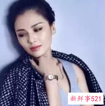 风流女看指甲下一句是什么