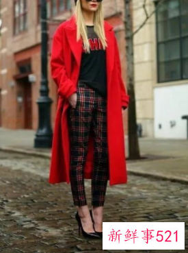 红色衣服怎么搭配帽子