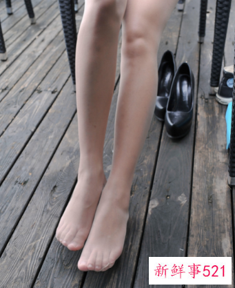 腿毛刮了会变粗吗