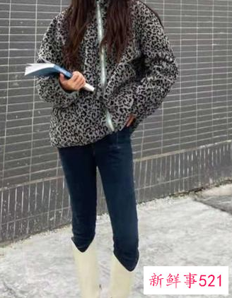 白色靴子配什么衣服裤子好看