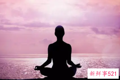 瑜伽初学者进入深度静坐冥想