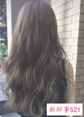 哪种发色显皮肤白