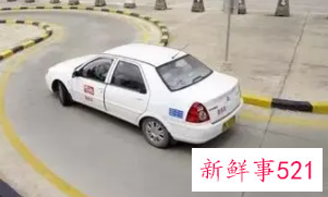 考驾照穿什么颜色衣服最好