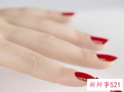 手黑美甲什么颜色显白