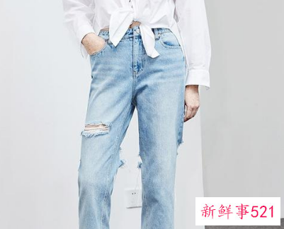 小直筒牛仔裤搭配什么上衣