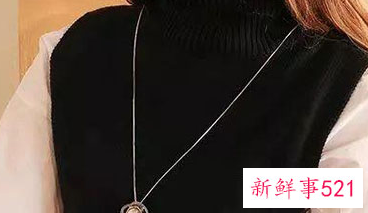 男士项链要露出来吗