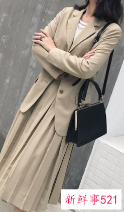 摆裙上面配啥上衣