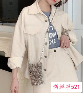 摆裙上面配啥上衣