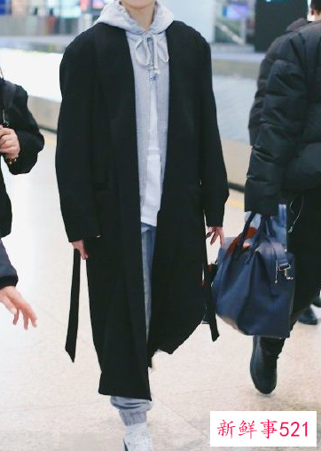 带帽卫衣搭配大衣男生女生都能出彩的穿搭