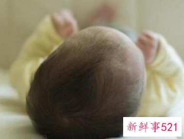 新生儿平躺总是歪着头