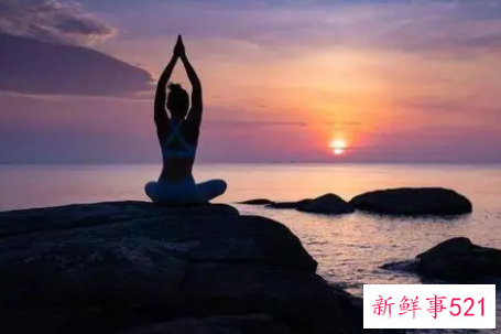 瑜伽初学者进入深度静坐冥想