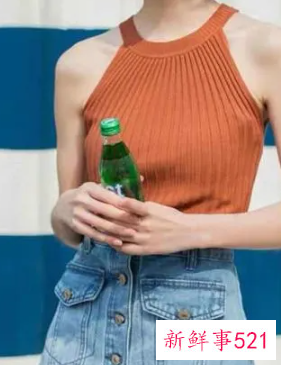 v领吊带背心搭配