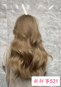 哪种发色显皮肤白