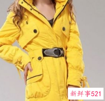 黄色羽绒服搭什么颜色的内搭