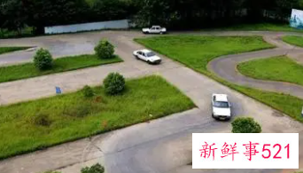 考驾照穿什么颜色衣服最好