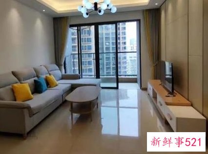 沙发是对门好还是背门好