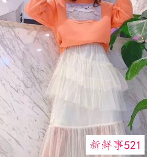 橙色的上衣怎么搭配