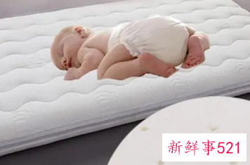 婴儿侧睡要不要枕枕头