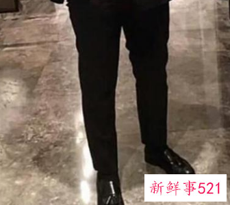 男士黑色鞋配什么裤子好看