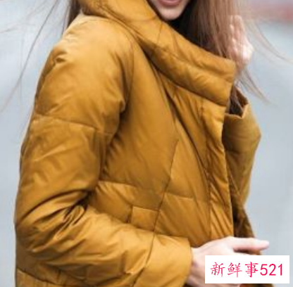 黄色羽绒服搭什么颜色的内搭