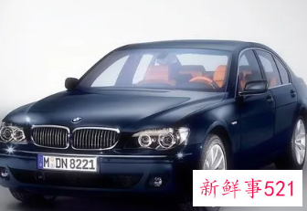 梦见坐在小汽车里