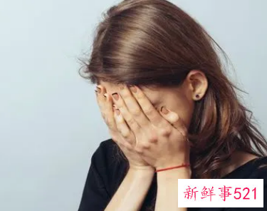 女性情绪暴躁易怒控制不了打人
