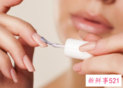 手黑美甲什么颜色显白