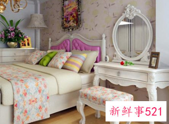 卧室小了怎样摆梳妆台