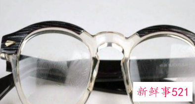 为什么戴眼镜显老气