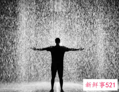 梦见大雨倾盆是什么意思
