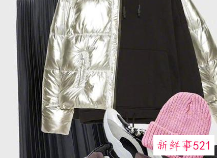 黄色羽绒服搭什么颜色的内搭