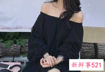 一字裙搭配什么上衣好看