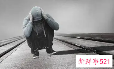 梦中躲避一个男人说明什么