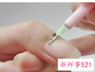 做指甲的第一步骤