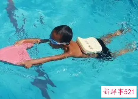 怎么自己学游泳