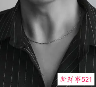 男士项链要露出来吗