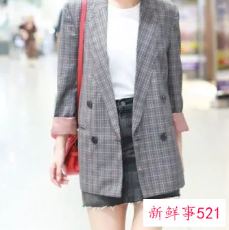 短裙配外套的图片