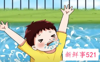 梦见自己落水自己爬上来是什么意思