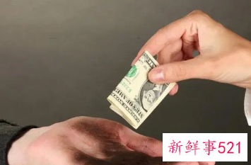 梦见拿别人的东西是什么意思