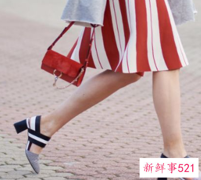 凉鞋怎么搭配衣服