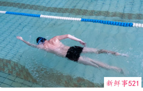 怎么自己学游泳