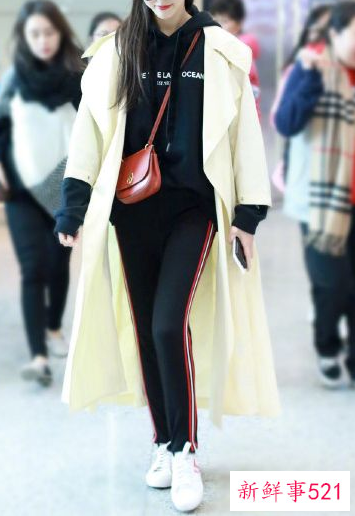 带帽卫衣搭配大衣男生女生都能出彩的穿搭