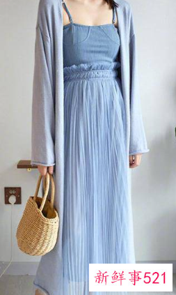 里面穿连衣裙外面穿什么