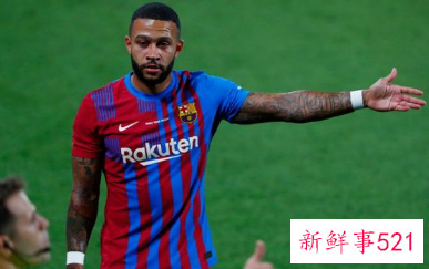 莱万亮相诺坎普，57300名观众到场见证