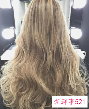 哪种发色显皮肤白