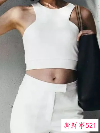 v领吊带背心搭配